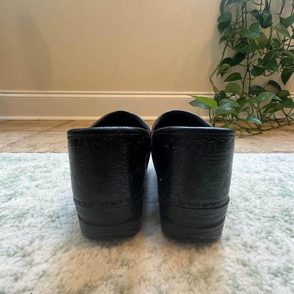 Etched Pattern Dansko Clogs Size 8 - Picture 4 of 6